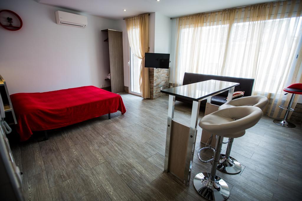 Apartamentos Bcntourism Пинеда де Мар Екстериор снимка